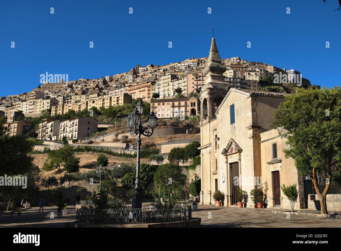 Vieille ville de Gangi et Sanctuaire de l'Esprit Saint, Sicile Banque D'Images