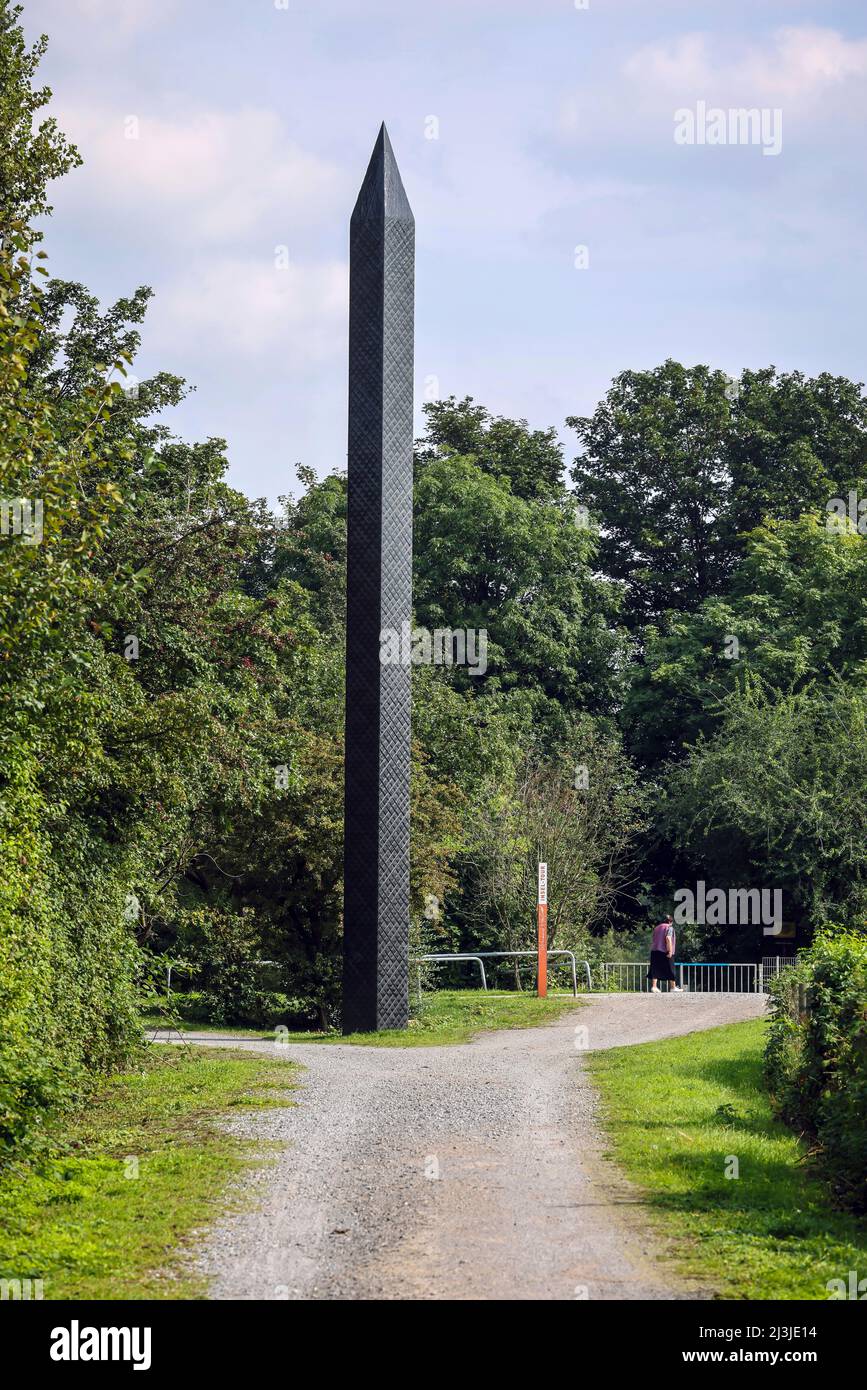 Obélisque de carbone, Art à Emscherpark, Essen, Rhénanie-du-Nord-Westphalie, Allemagne Banque D'Images