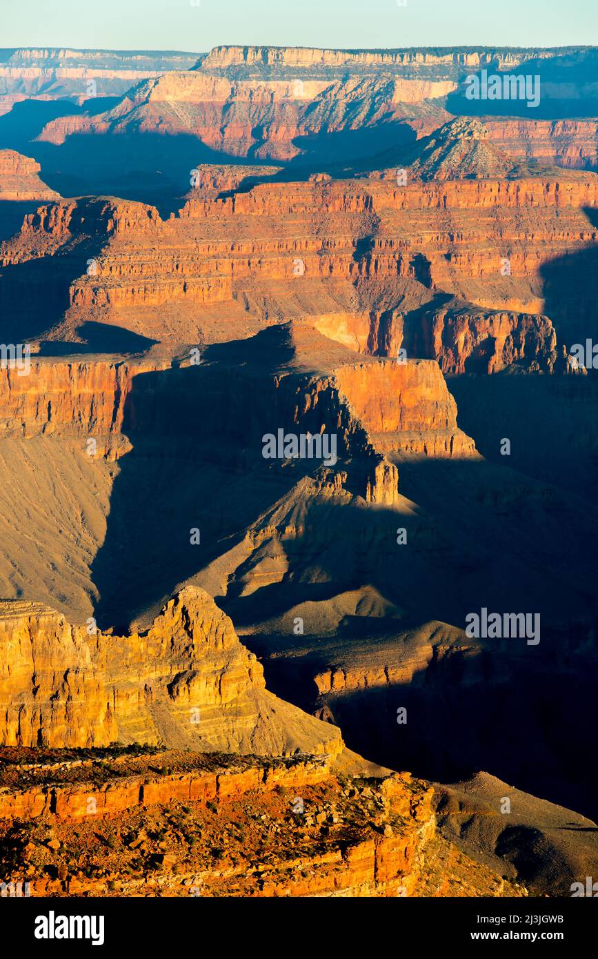Vue panoramique du Grand Canyon au lever du soleil depuis le plateau sud Banque D'Images