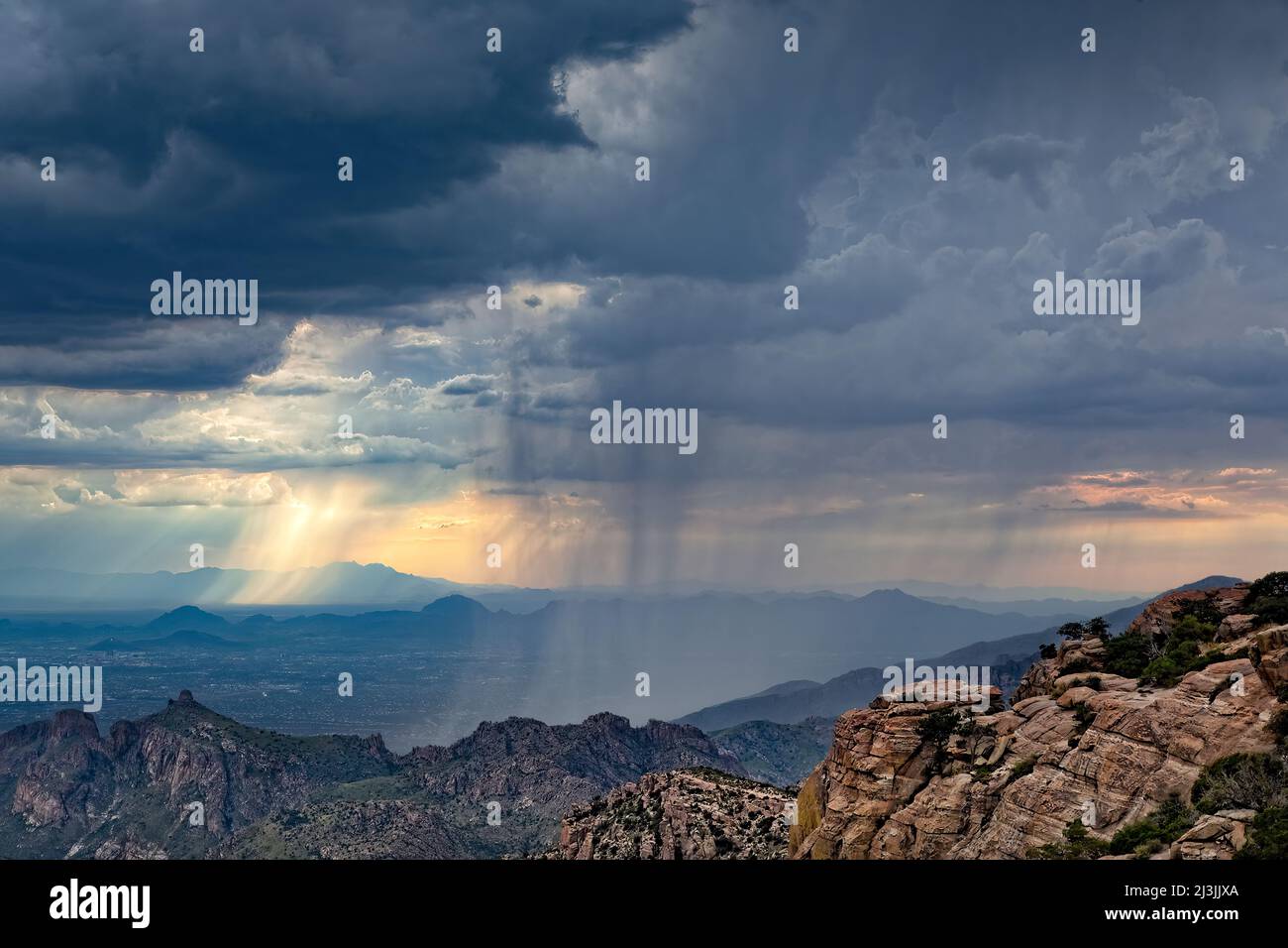 Les moussons de l'Arizona en juillet et août, les montagnes de Catalina Banque D'Images