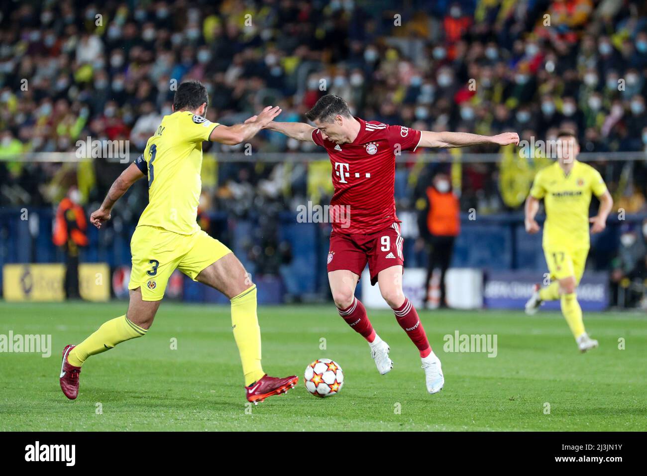 Estadio de la Ceramica, Villarreal, Italie, 06, 2022, Robert Lewandowski (Bayern Munich) et Raul Albiol (Villarreal CF) pendant le FC Villarreal Banque D'Images