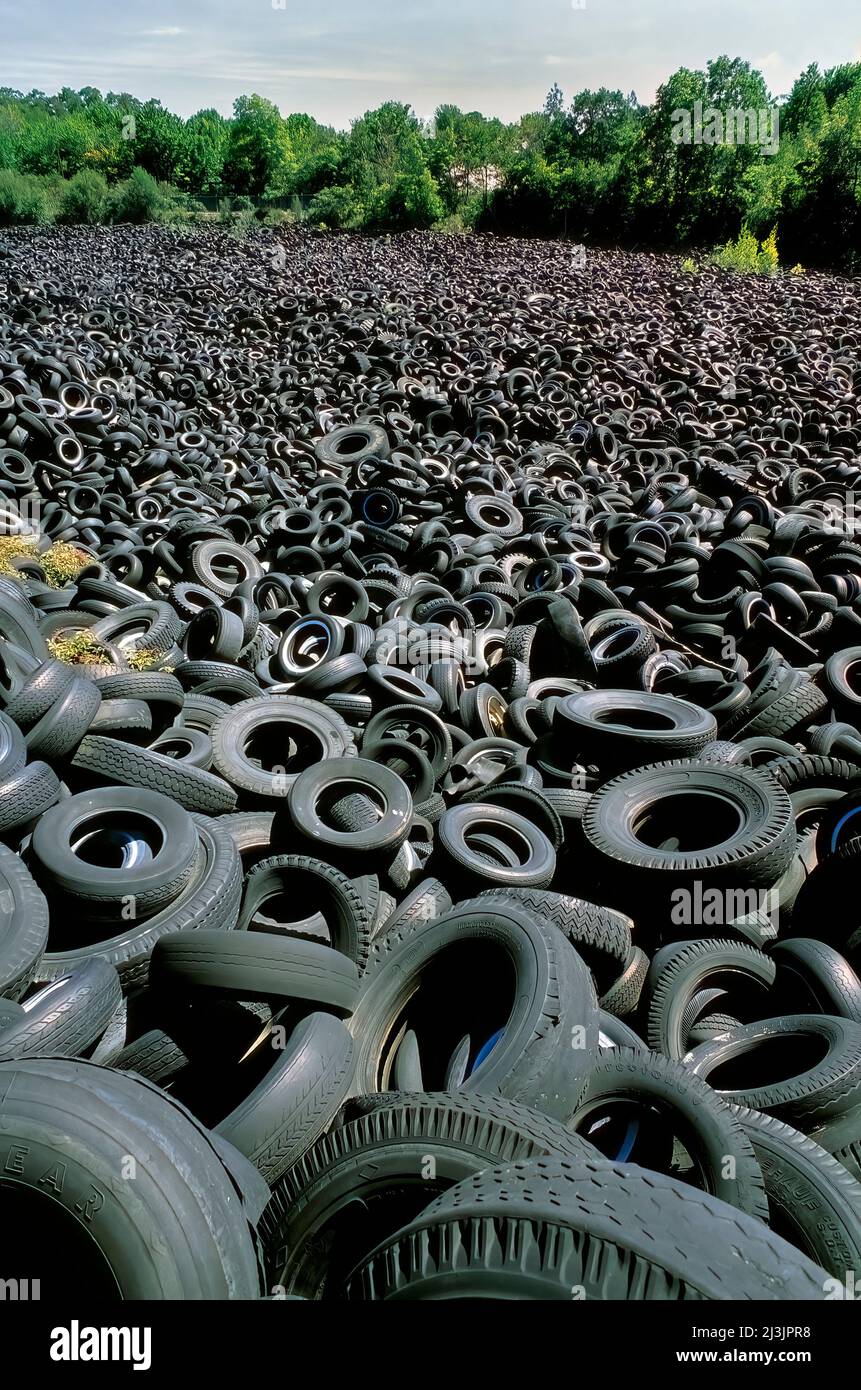 Cimetière de pneus, Pennsylvanie de l'est, caoutchouc pour le recyclage Banque D'Images