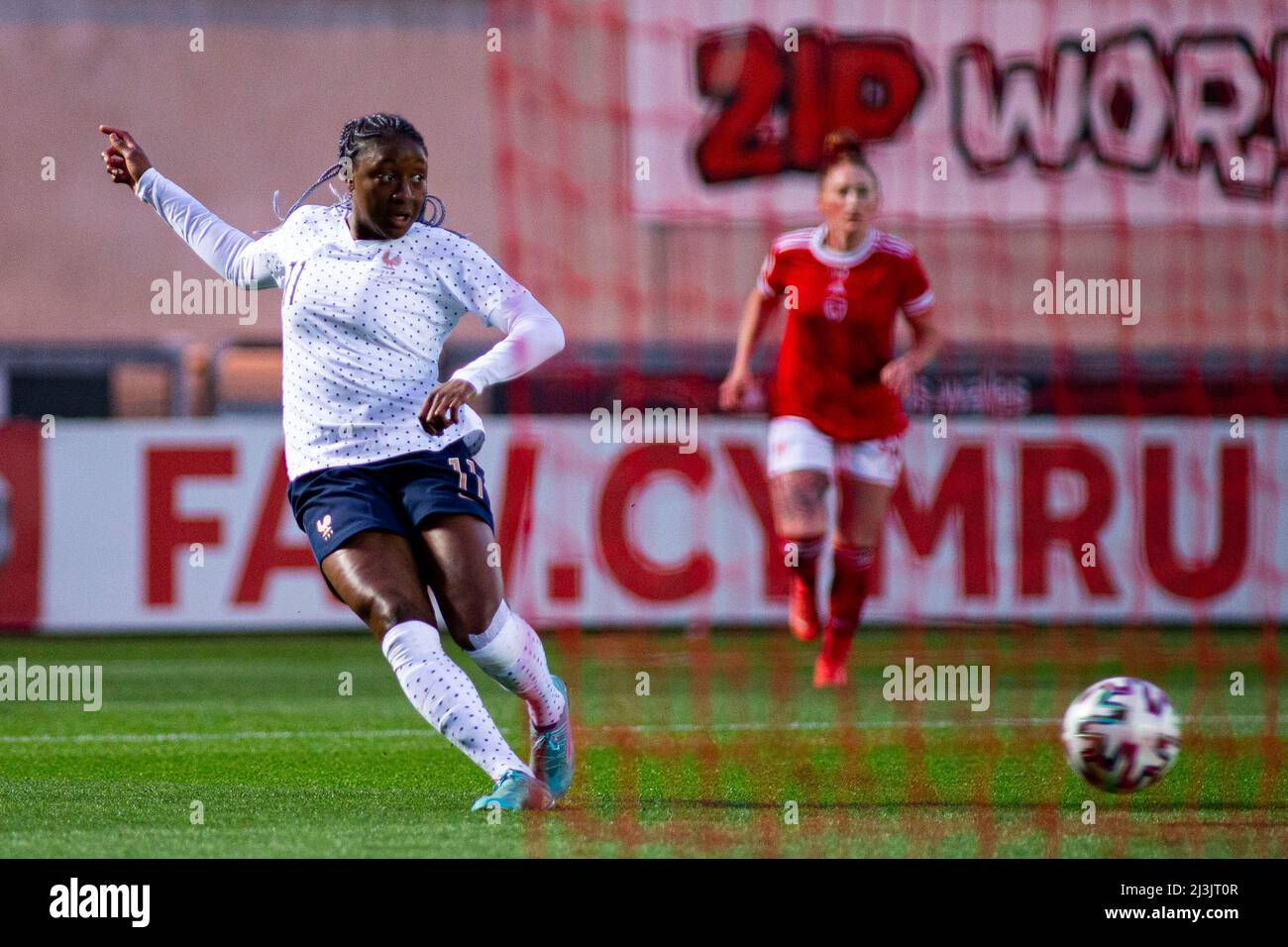 Llanelli, Royaume-Uni. 08th avril 2022. Kadidiatou Diani de France en action. Le pays de Galles contre la France dans un qualificateur de coupe du monde féminin de la FIFA au Parc y Scarlets le 8th avril 2022 crédit: Lewis Mitchell/Alay Live News Banque D'Images
