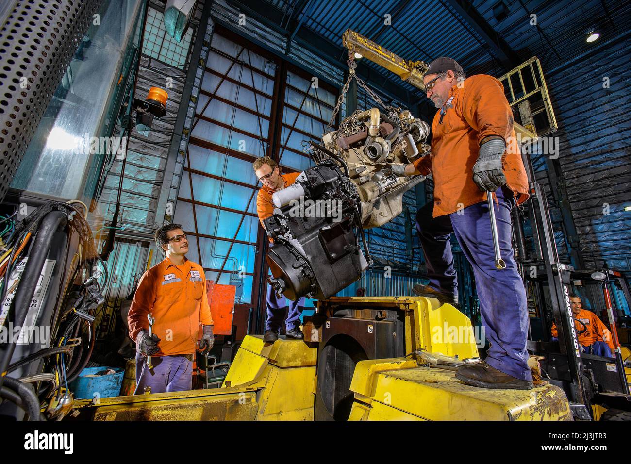 Remplacement du moteur diesel Banque D'Images