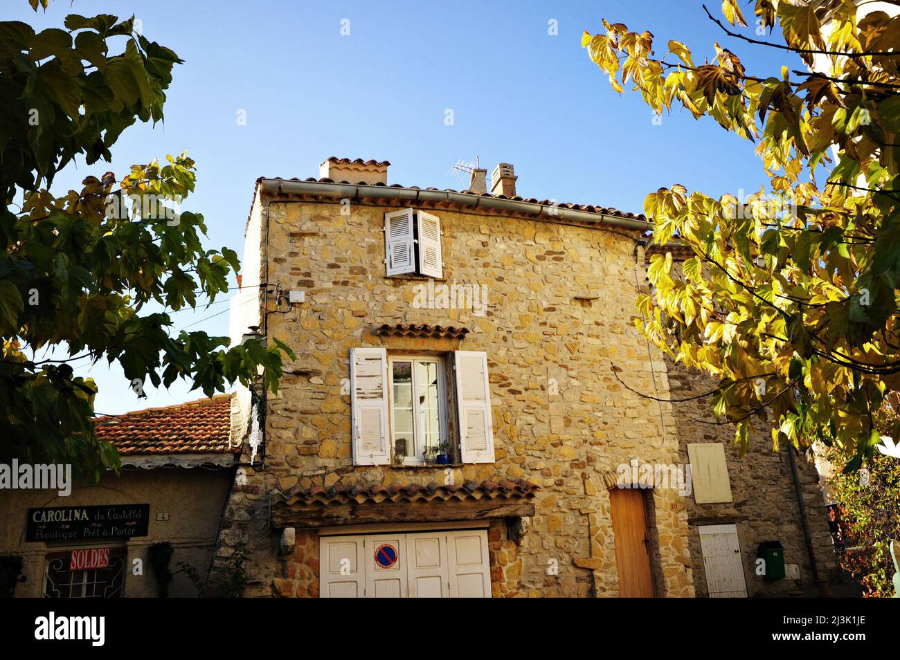 Maison en pierre dans le village du Castellet, Var, Provence-Alpes-Côte d'Azur, France Banque D'Images