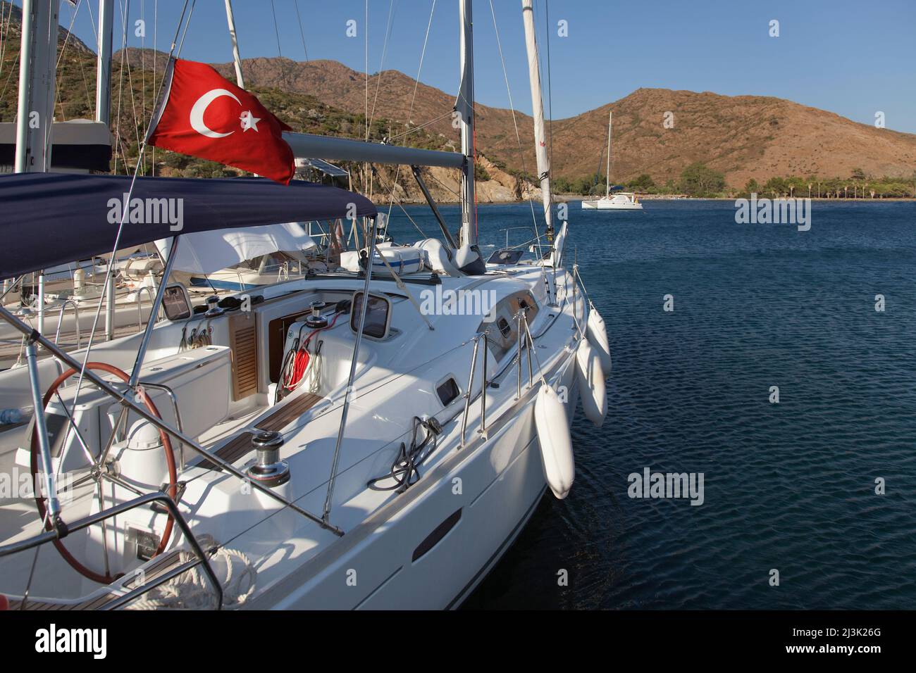 Yachts amarrés au large de la plage de Hayitbuku, près de Datca, Turquie; Datca, province de Mugla, Turquie Banque D'Images