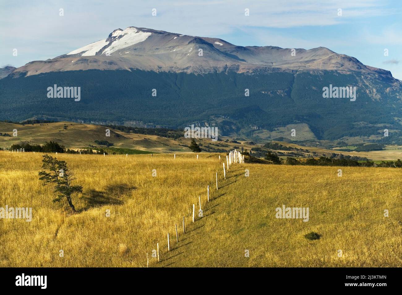 Terres agricoles au sud de Coyhaique, le long de la Carretera Austral au Chili; Patagonia au Chili Banque D'Images