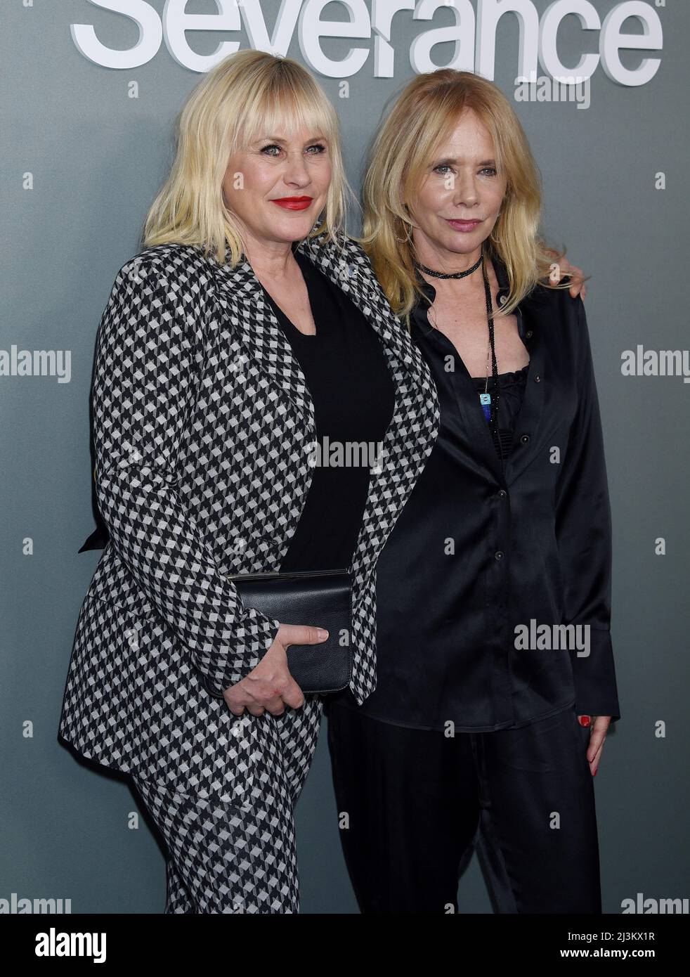 Los Angeles, États-Unis. 08th avril 2022. Patricia Arquette et Rosanna Arquette à l'événement de projection ÔSeveranceÕ finale qui s'est tenu au Directors Guild of America Theatre le 8 avril 2022 à Los Angeles, en Californie. © Janet Gough / AFF-USA.COM Credit: AFF/Alamy Live News Banque D'Images