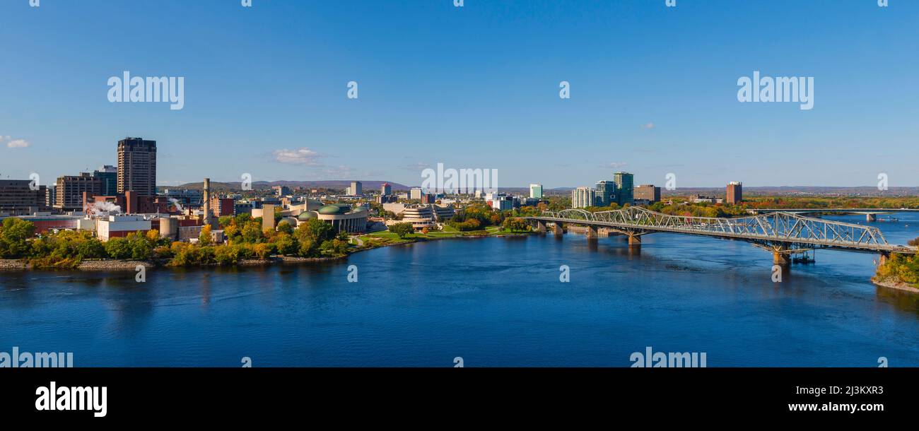 Pont Alexandra, pont interprovincial traversant la rivière des Outaouais entre l'Ontario et le Québec; Gatineau (Québec), Canada Banque D'Images