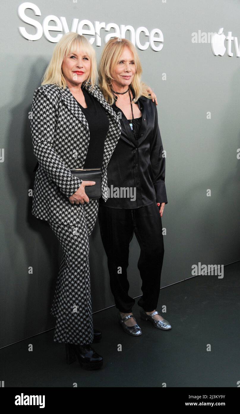 Los Angeles, Californie. 8th avril 2022. Patricia Arquette, Rosanna Arquette à l'arrivée pour LA SAISON DE DÉPART finale projection sur Apple TV , le complexe de théâtre de la Guilde des directeurs d'Amérique (DGA), Los Angeles, CA 8 avril 2022. Crédit : Elizabeth Goodenough/Everett Collection/Alay Live News Banque D'Images