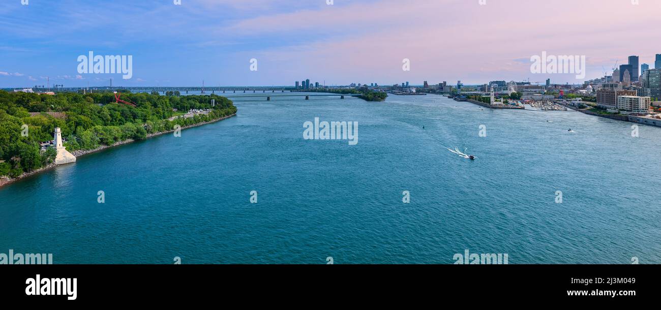 Vue de Montréal depuis le pont Jacques-Cartier au-dessus du fleuve Saint-Laurent; Montréal, Québec, Canada Banque D'Images