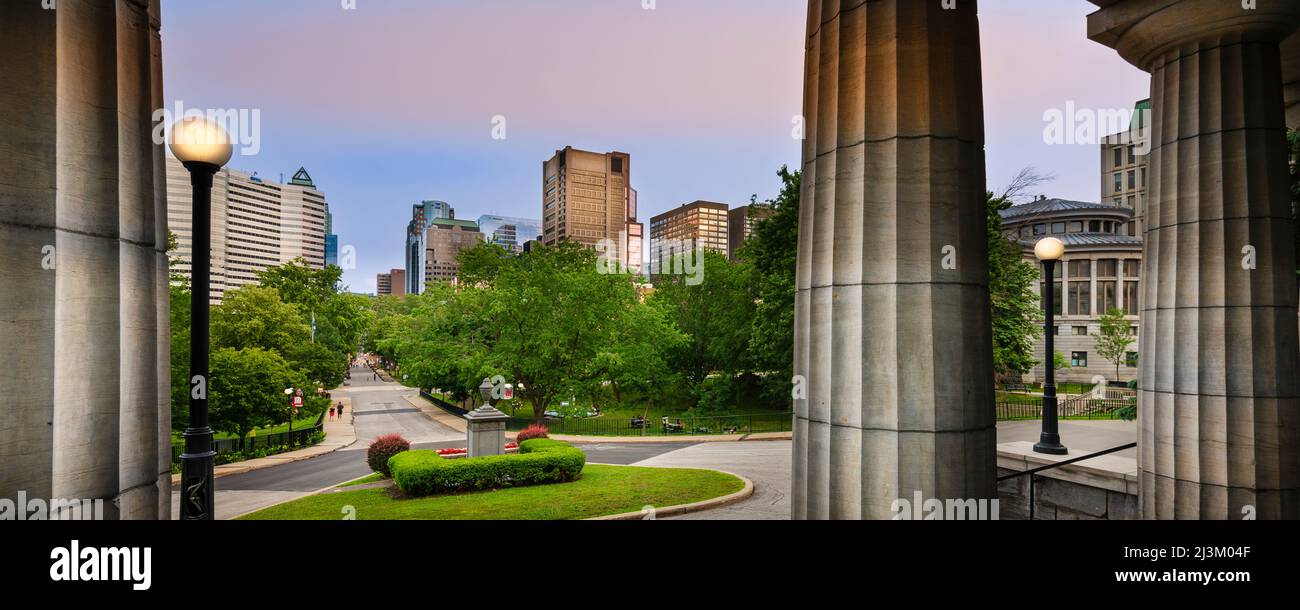 Centre-ville de Montréal depuis l'édifice McCall Macbain Arts situé sur le campus de l'Université McGill; Montréal, Québec, Canada Banque D'Images