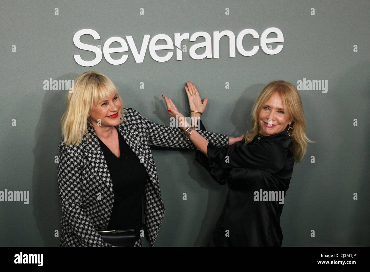 Los Angeles, États-Unis. 08th avril 2022. Patricia Arquette et Rosanna Arquette assistent à la projection finale de la saison de « Severance » d'Apple TV au complexe de théâtre DGA le 08 avril 2022 à Los Angeles, en Californie. Photo: Crash/imageSPACE/Sipa USA crédit: SIPA USA/Alay Live News Banque D'Images