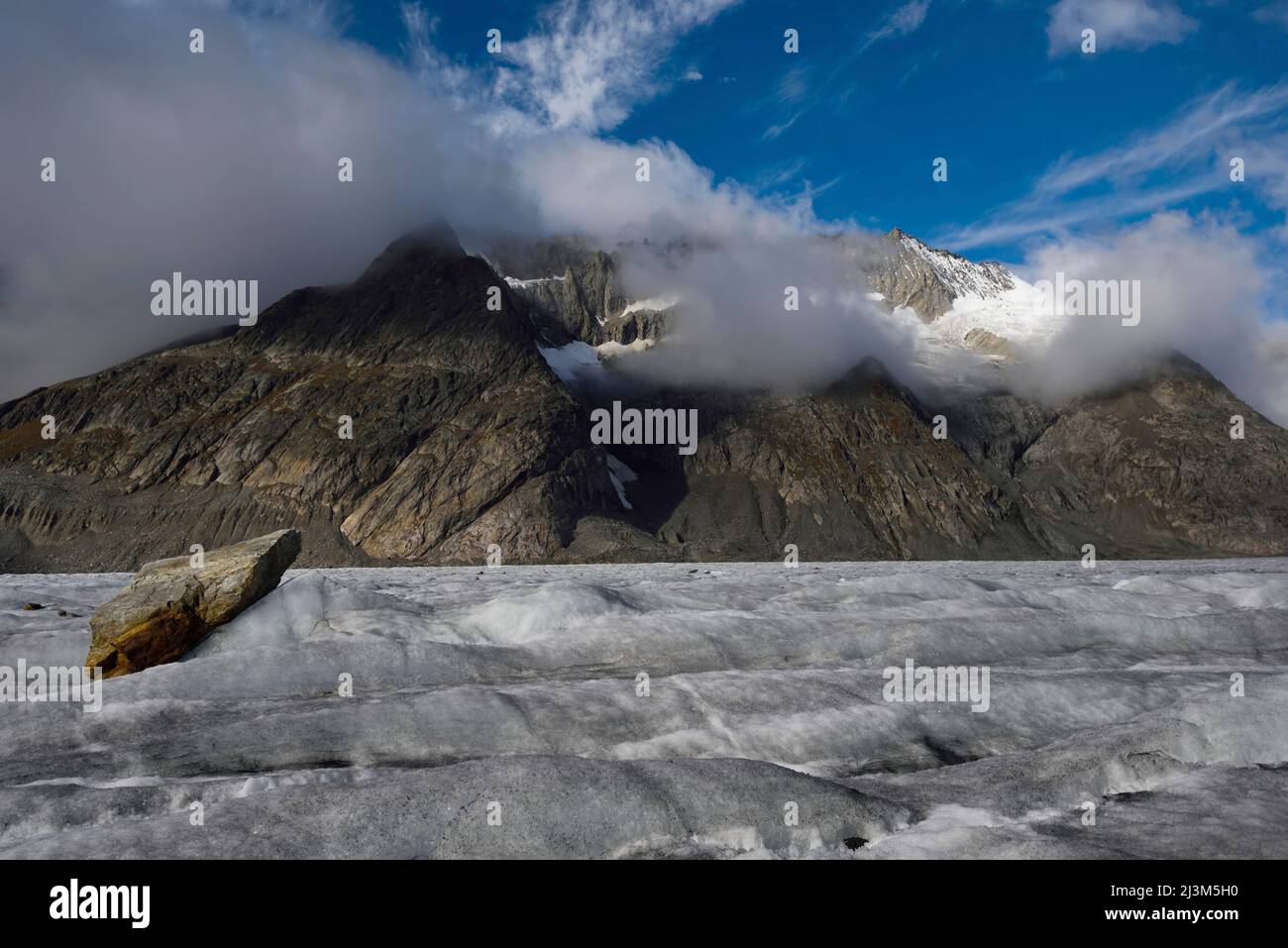 Paysage sauvage sur le glacier d'Aletsch.; glacier d'Aletsch, Fiesch, Suisse. Banque D'Images