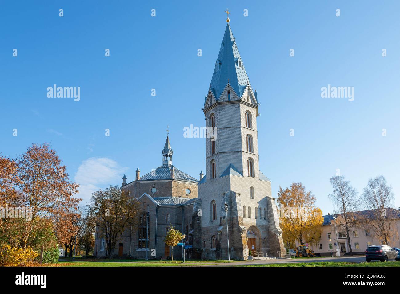 Église en l'honneur de l'empereur russe Alexandre II le jour ensoleillé d'octobre. Narva, Estonie Banque D'Images