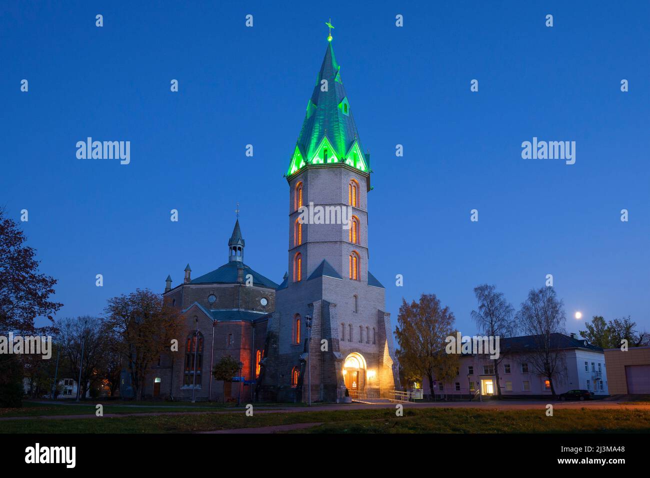 Église en l'honneur de l'empereur russe d'Alexandre II en octobre crépuscule. Narva, Estonie Banque D'Images
