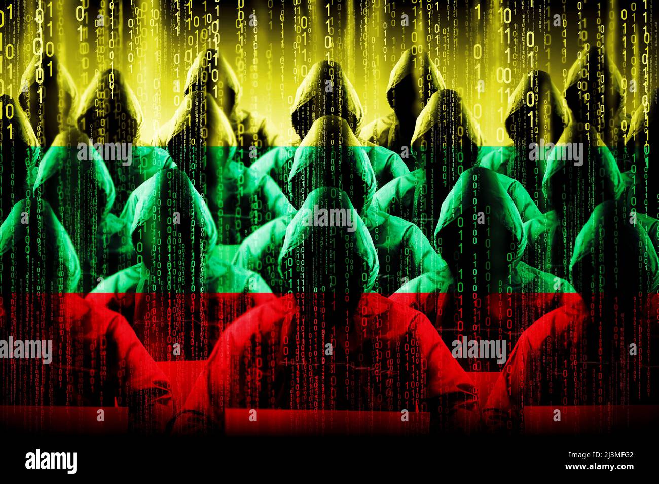 Pirates anonymes à capuchon, drapeau de la Lituanie, code binaire - concept de cyber-attaque Banque D'Images
