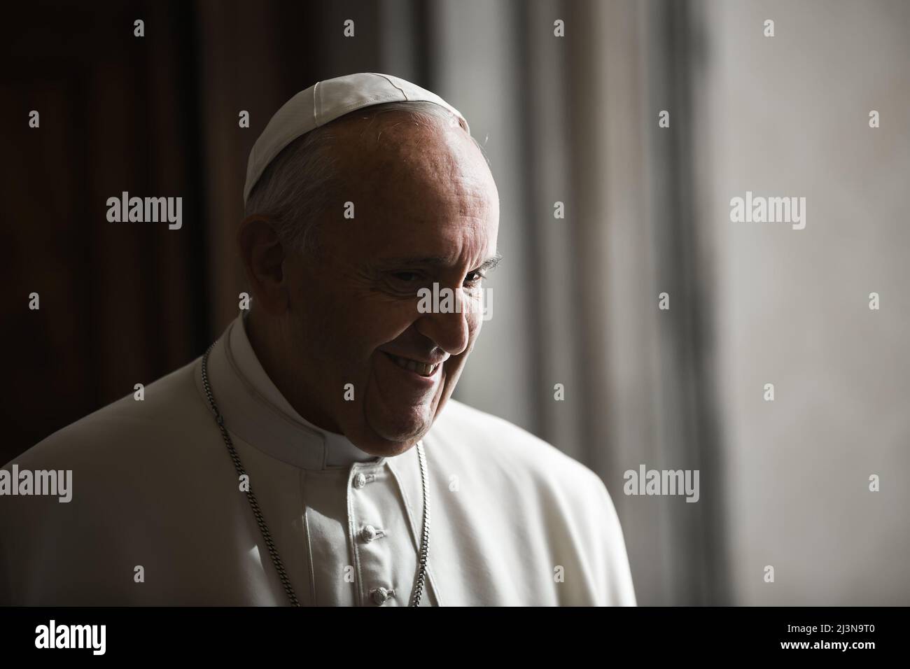 20 novembre 2015, Vatican, Vatican: Le pape François a vu lors d'une visite officielle de Petro Porochenko (non représenté) le président de l'Ukraine au Vatican. Le pape François est le chef de l'Église catholique et souverain de l'État de la Cité du Vatican depuis 2013. François est le premier pape à être membre de la Société de Jésus, le premier des Amériques, le premier de l'hémisphère Sud, et le premier pape de l'extérieur de l'Europe depuis Gregory III, un syrien qui a régné au 8th siècle. (Credit image: © Mykhaylo Palinchak/SOPA Images via ZUMA Press Wire) Banque D'Images