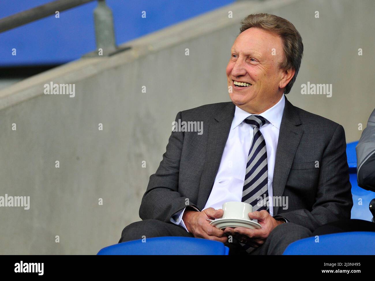 Photo du dossier en date du 14-10-2016 de Neil Warnock a annoncé son départ à la retraite de la direction, dessinant une ligne sous une carrière de 42 ans au cours de laquelle il a gagné un nombre record de promotions de la Ligue de football et a géré un record de 1 603 matches. Banque D'Images