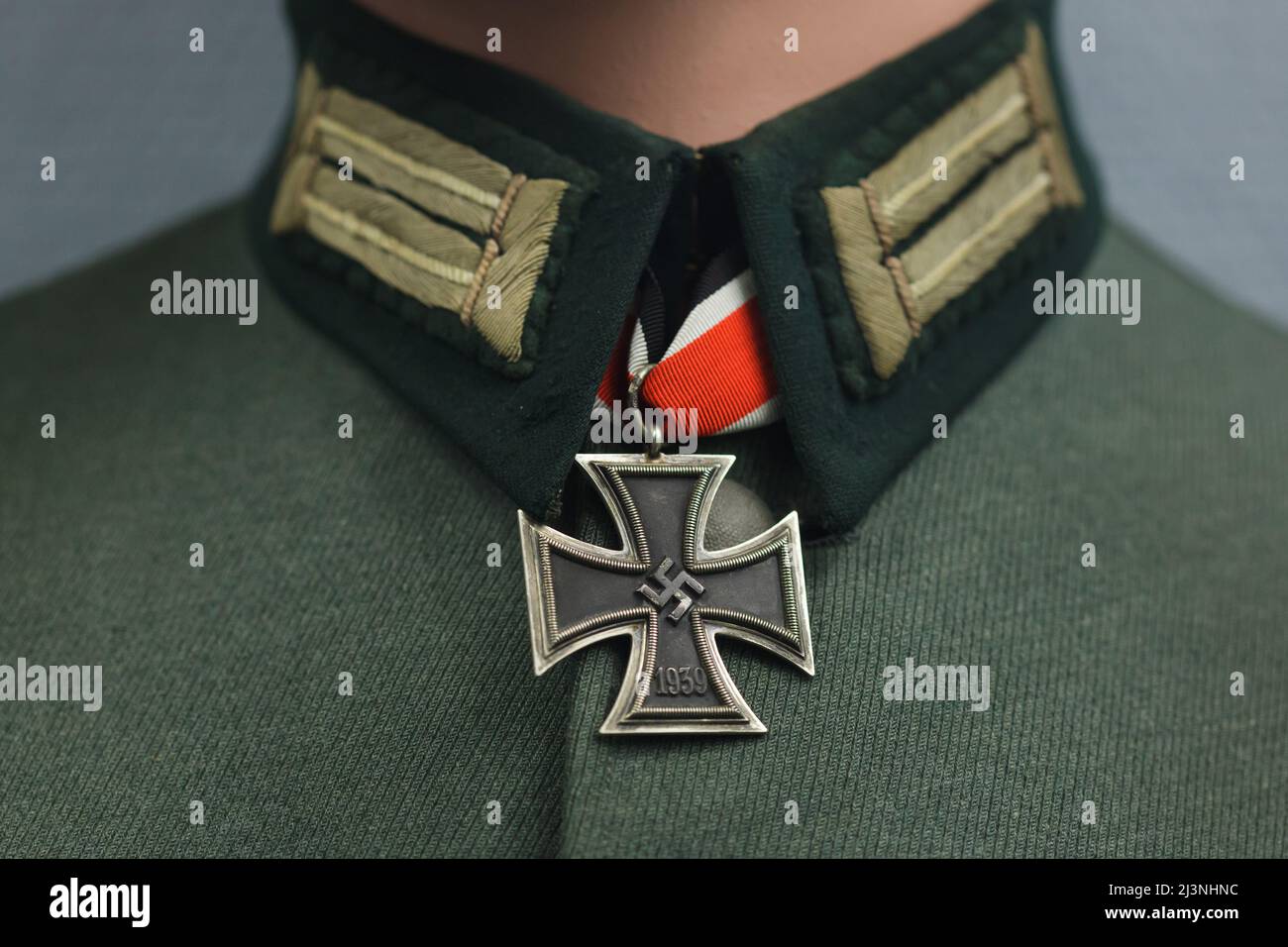 Grande Croix de la Croix de fer (Großkreuz des Eisernen Kreuzes) en date de 1939 fixée sur l'uniforme d'un uniforme allemand exposé au Musée de la capitulation (Musée de la Redition) à Reims, France. Banque D'Images