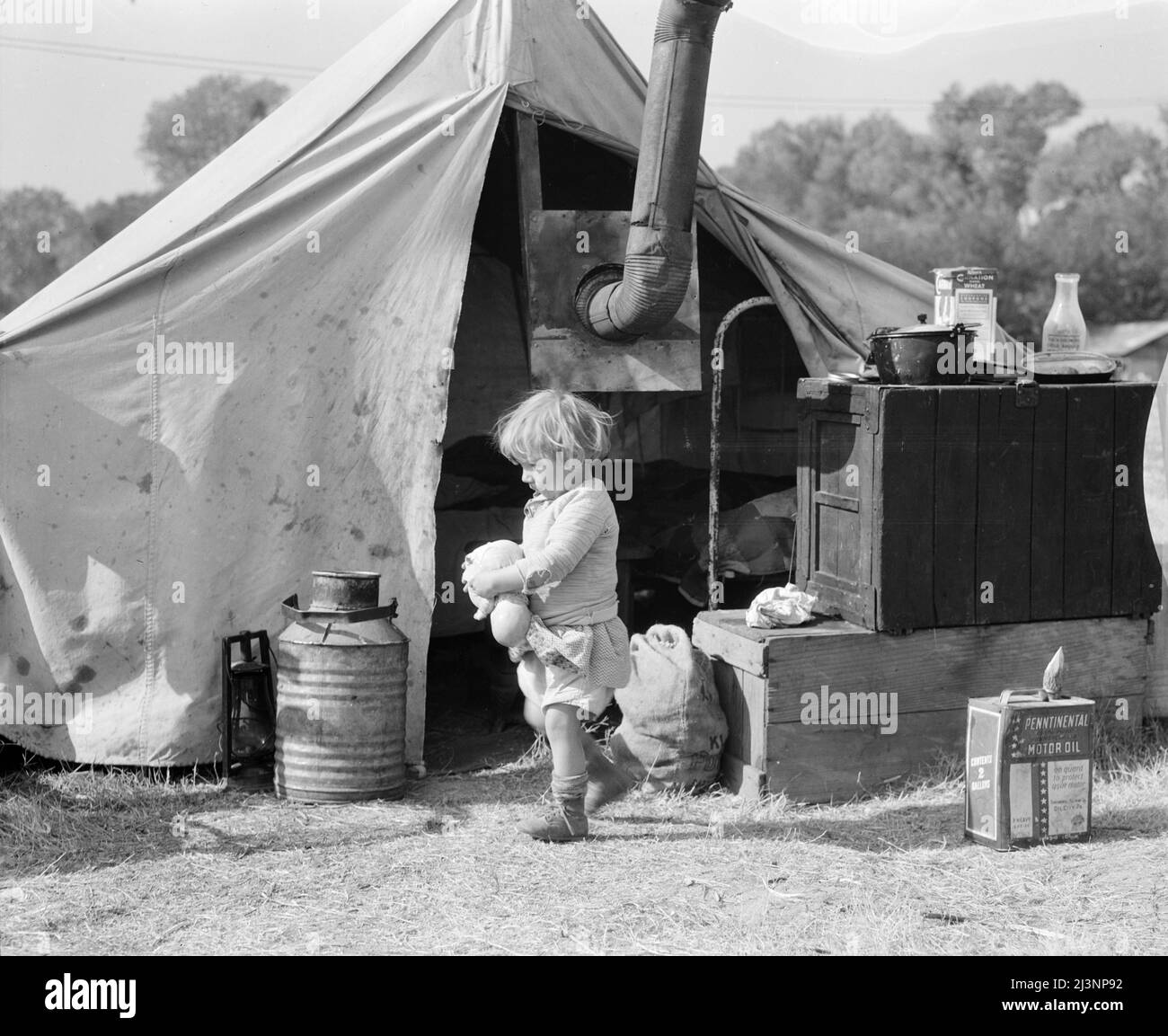 Enfant de travailleur migrant. Camp de l'American River près de Sacramento, Californie. Banque D'Images