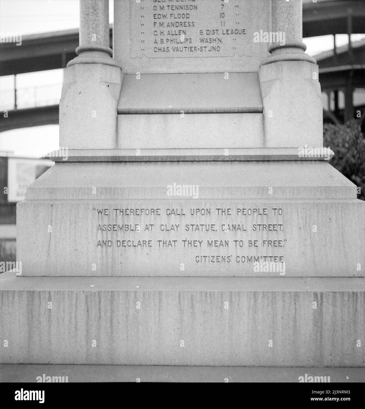 Un côté du monument érigé pour faire la course aux préjugés. La Nouvelle-Orléans, Louisiane. ["nous demandons donc aux gens de se réunir à la statue de Clay, Canal Street, et de déclarer qu'ils veulent être libres"]. Banque D'Images