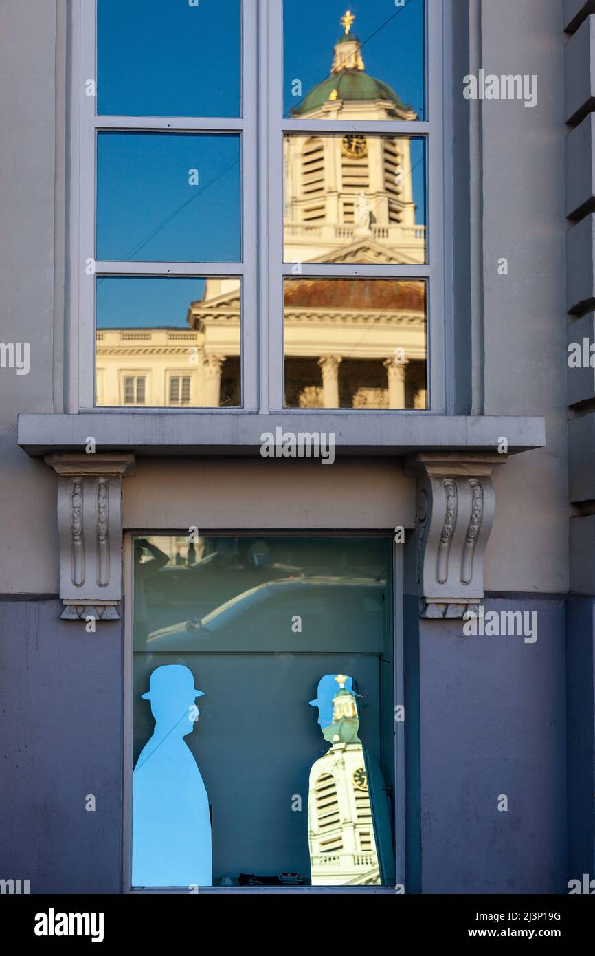 Réflexions et miroirs du musée Magritte, place Royale, à Bruxelles Banque D'Images