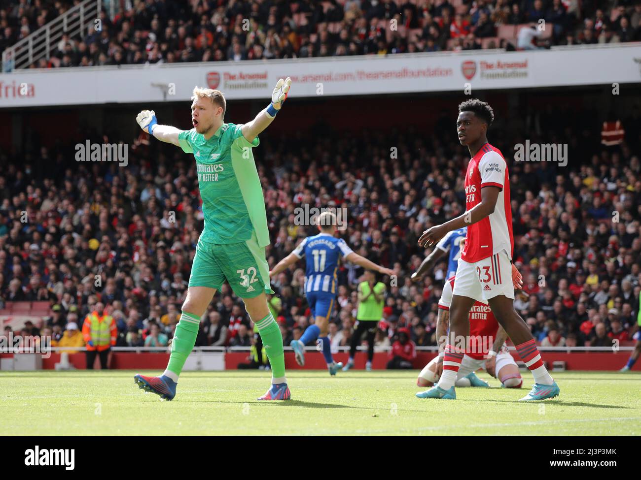 Londres, Royaume-Uni. 09th avril 2022. Aaron Ramsdale (A) fait appel au référent adjoint après que Leandro Trossard (B&HA) ait marqué le premier but de Brighton (0-1) lors du match d'Arsenal contre Brighton et Hove Albion EPL, au stade Emirates, Londres, Royaume-Uni, le 9 avril 2022. Crédit : Paul Marriott/Alay Live News Banque D'Images