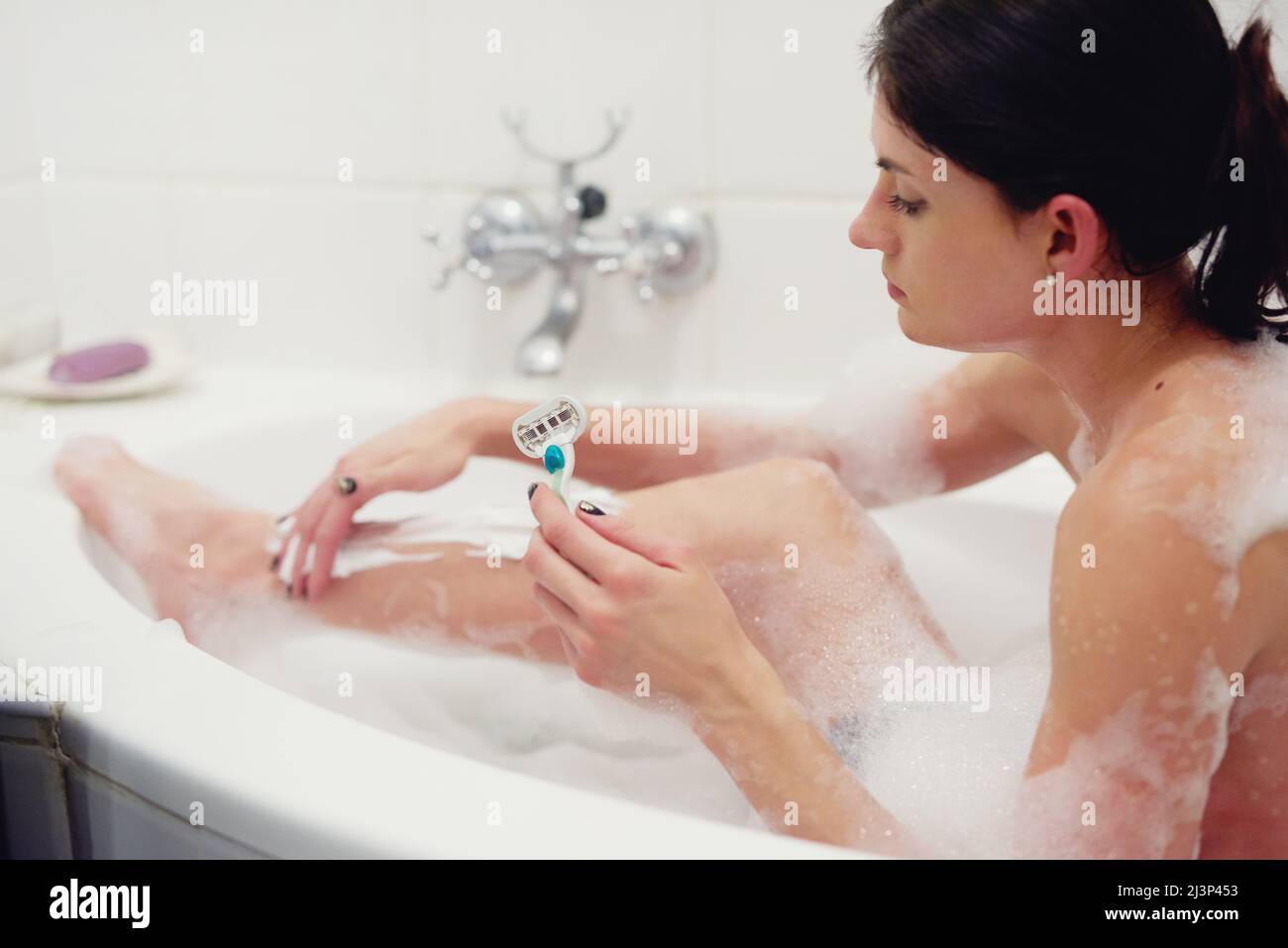 Raser les jambes Banque de photographies et d’images à haute résolution Alamy