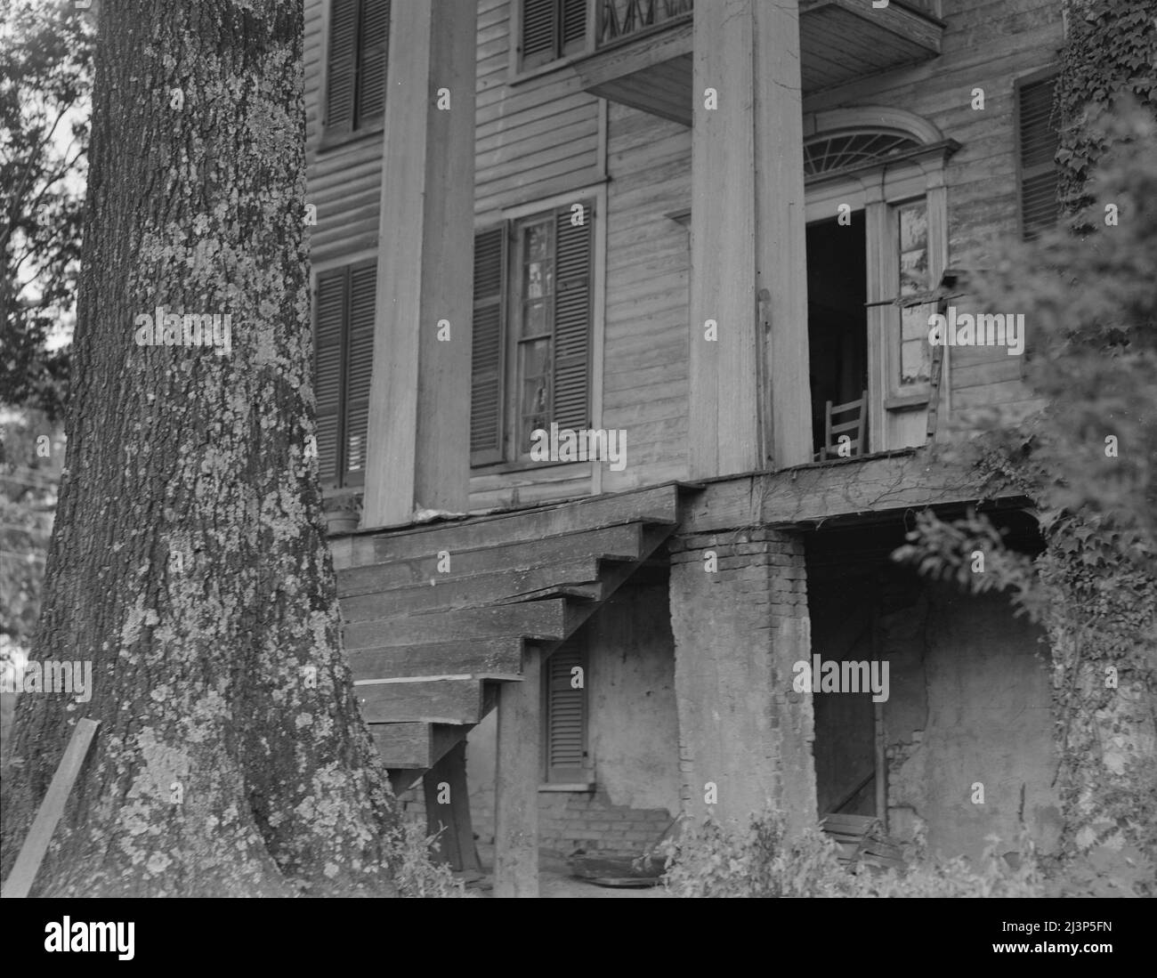 Maison de plantation d'avant-guerre dans le comté de Greene, en Géorgie. [Bâtiment en décomposition datant d'avant la guerre de Sécession (1861-1865)]. Banque D'Images