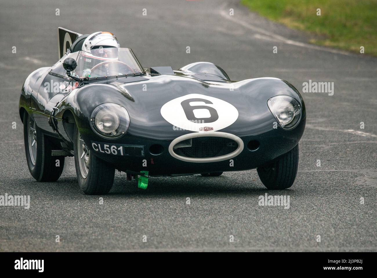 En plus du paddock installé au cœur même de l'anneau de vitesse, où il sera possible d'admirer les véhicules, des démonstrations de véhicules sportifs et de collection sont prévues sur le circuit routier de l'UTAC Linas-Montlhéry Autodrome avec des voitures vintage et sportives, sans oublier l'essentiel Mini. La réunion sera également l'occasion de célébrer le 70th anniversaire de l'Austin Healey par une exposition commémorative. Linas Montlhéry, France, le 09 avril 2022. Photo de Denis Prezat/ABACAPRESS.COM Banque D'Images