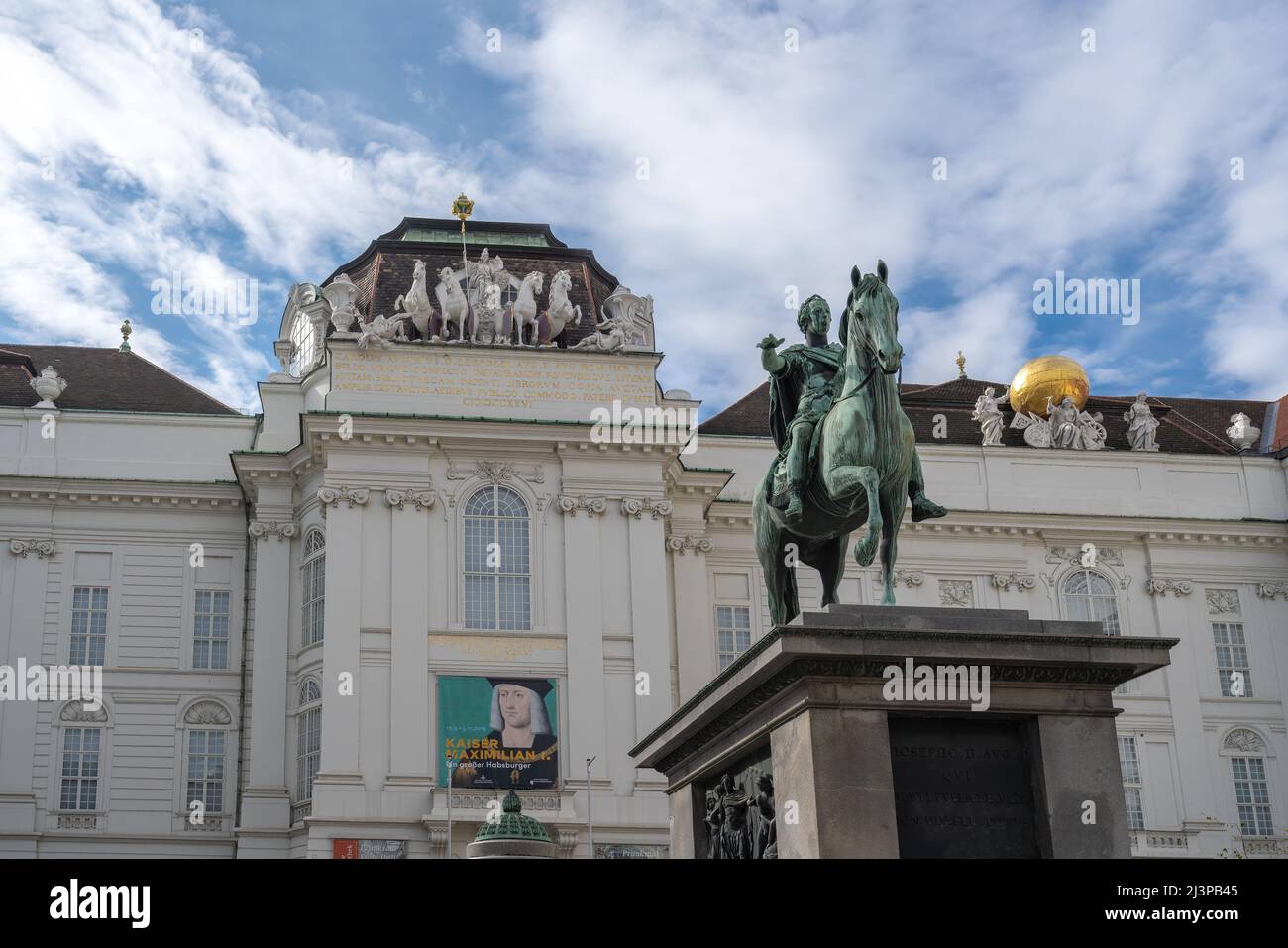 Statue de Joseph II, place Joseph et bibliothèque nationale autrichienne au palais Hofburg - Vienne, Autriche Banque D'Images