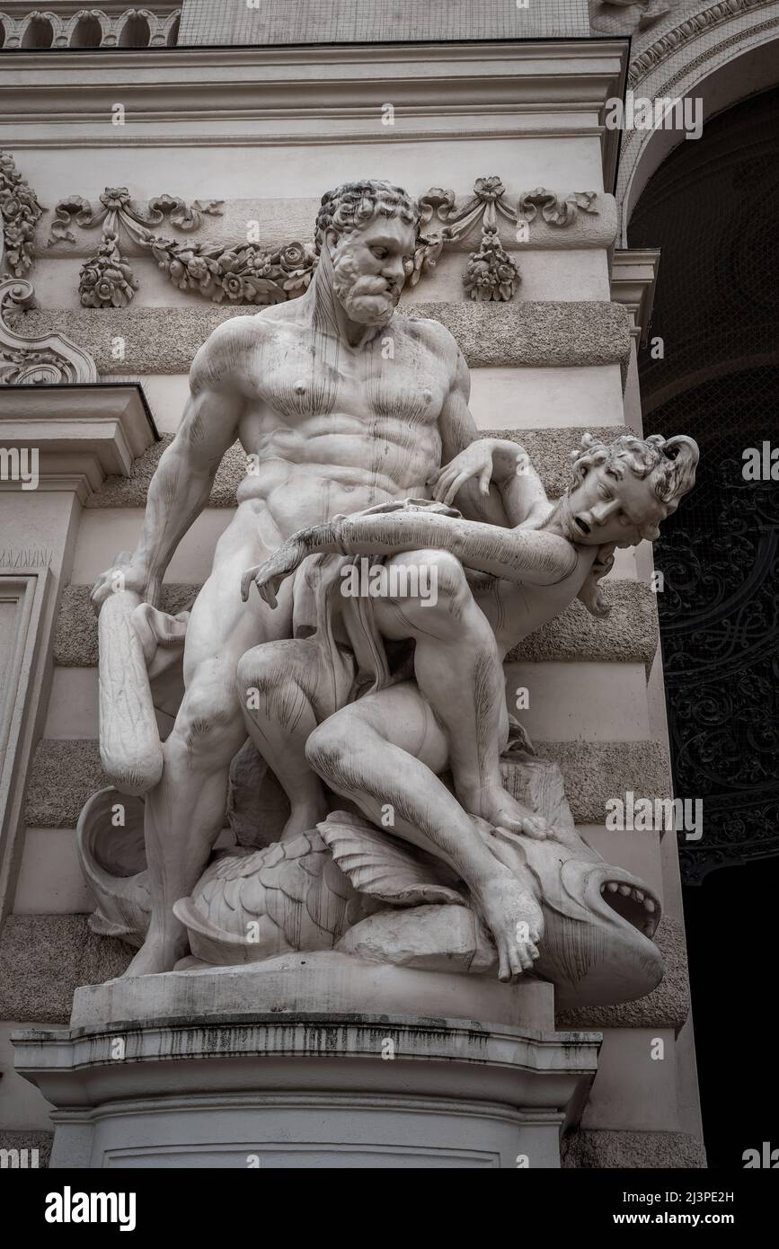 Heracles et la ceinture d'Hippolyta au palais de Hofburg par Hans Scherpe, 1893 - Vienne, Autriche Banque D'Images