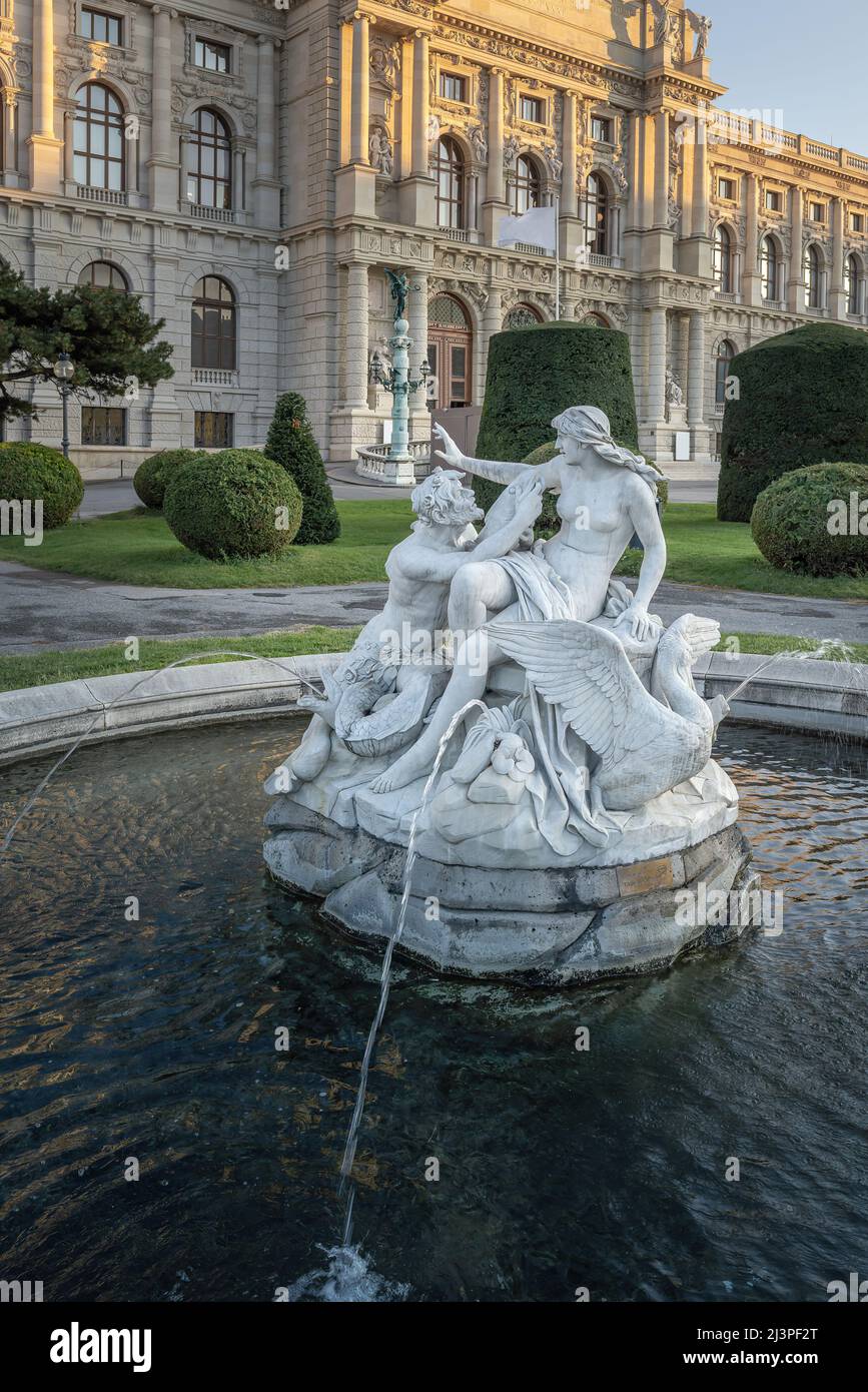 Triton et la fontaine Naiad à la place Maria Theresa (place Maria Theresien) par Anton Schmidgruber, 1894- Vienne, Autriche Banque D'Images