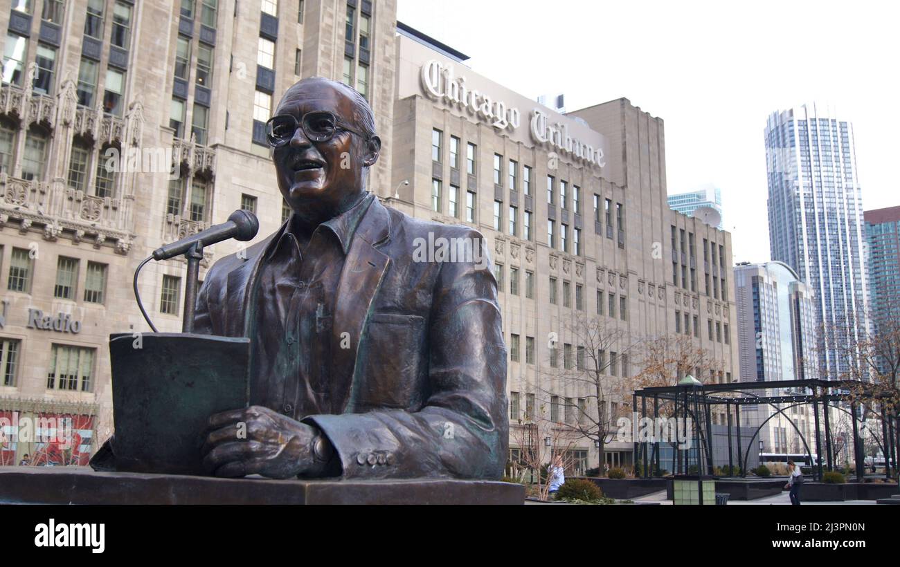 CHICAGO, ILLINOIS, ÉTATS-UNIS - DEC 11, 2015: Sculpture extérieure de Jack Brickhouse est vue le long de Michigan Avenue près du Chicago River Bridge. Le Banque D'Images
