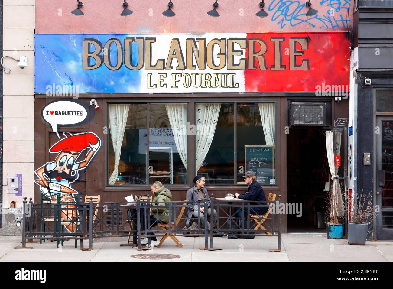 Le Fournil, 115 2nd Ave, New York, NY. Façade extérieure d