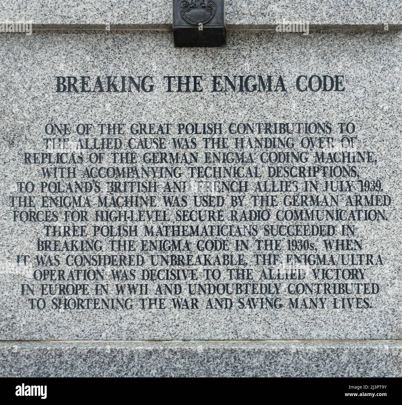 Inscription à l'Arboretum du Mémorial national de la guerre, dans le Staffordshire, commémorant la rupture polonaise du Code Enigma Banque D'Images
