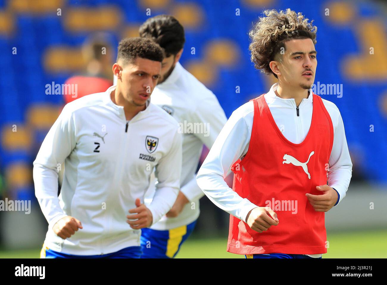 Kingston, Royaume-Uni. 09th avril 2022. Ayoub Assal #10 de AFC Wimbledon se réchauffe. À Kingston, Royaume-Uni, le 4/9/2022. (Photo de Carlton Myrie/News Images/Sipa USA) crédit: SIPA USA/Alay Live News Banque D'Images