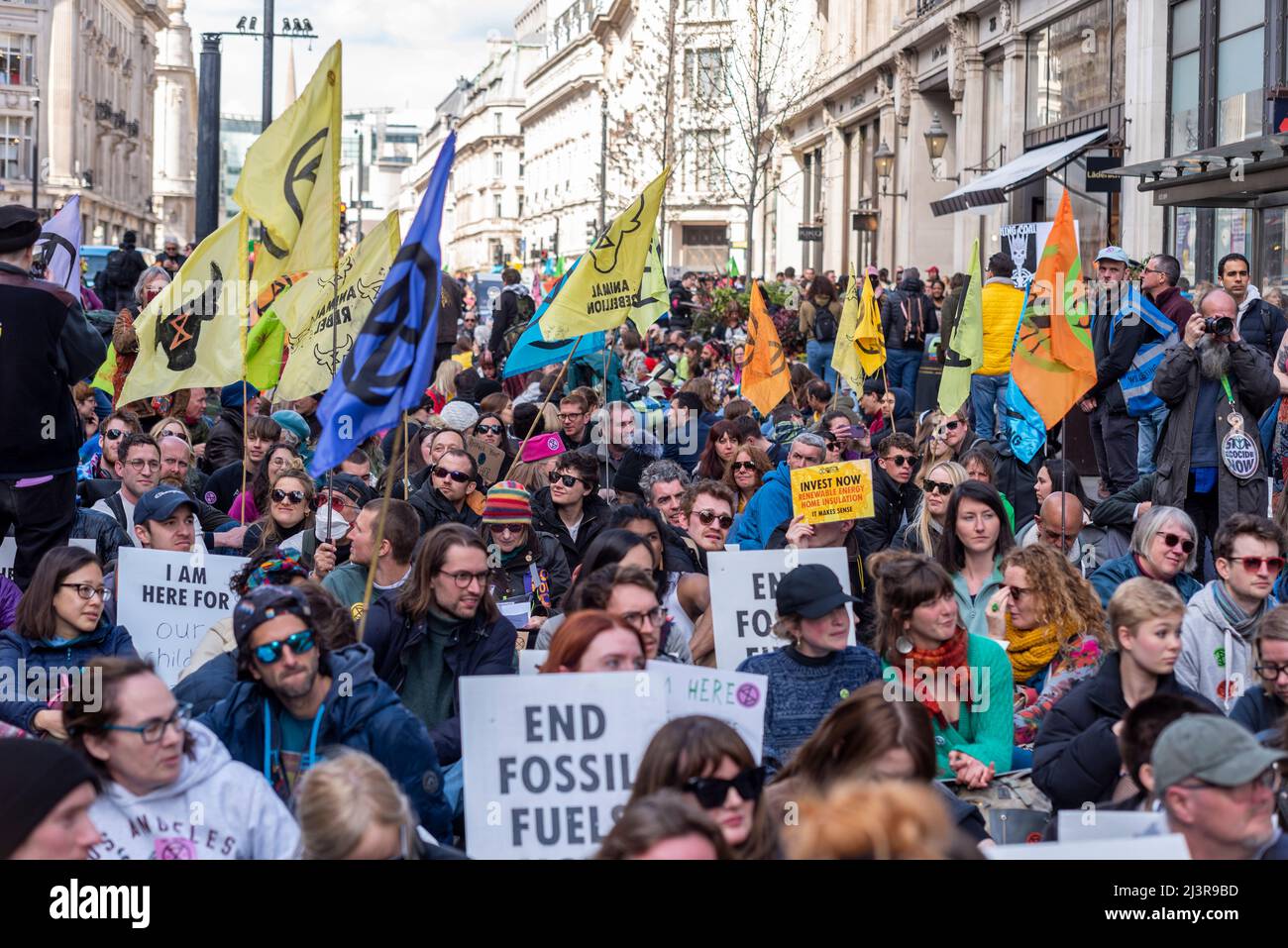 Westminster, Londres, Royaume-Uni. 9th avril 2022. Extinction les manifestants de la rébellion ont bloqué les routes et perturbé la circulation autour du centre de Londres, y compris Oxford Street, Regent Street et autour de Westminster Banque D'Images