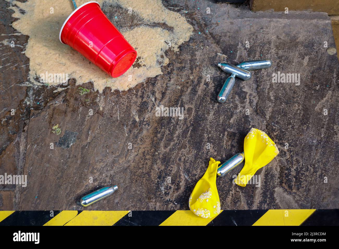 Abus de drogues nitreuses, canisters nos et ballons Banque D'Images