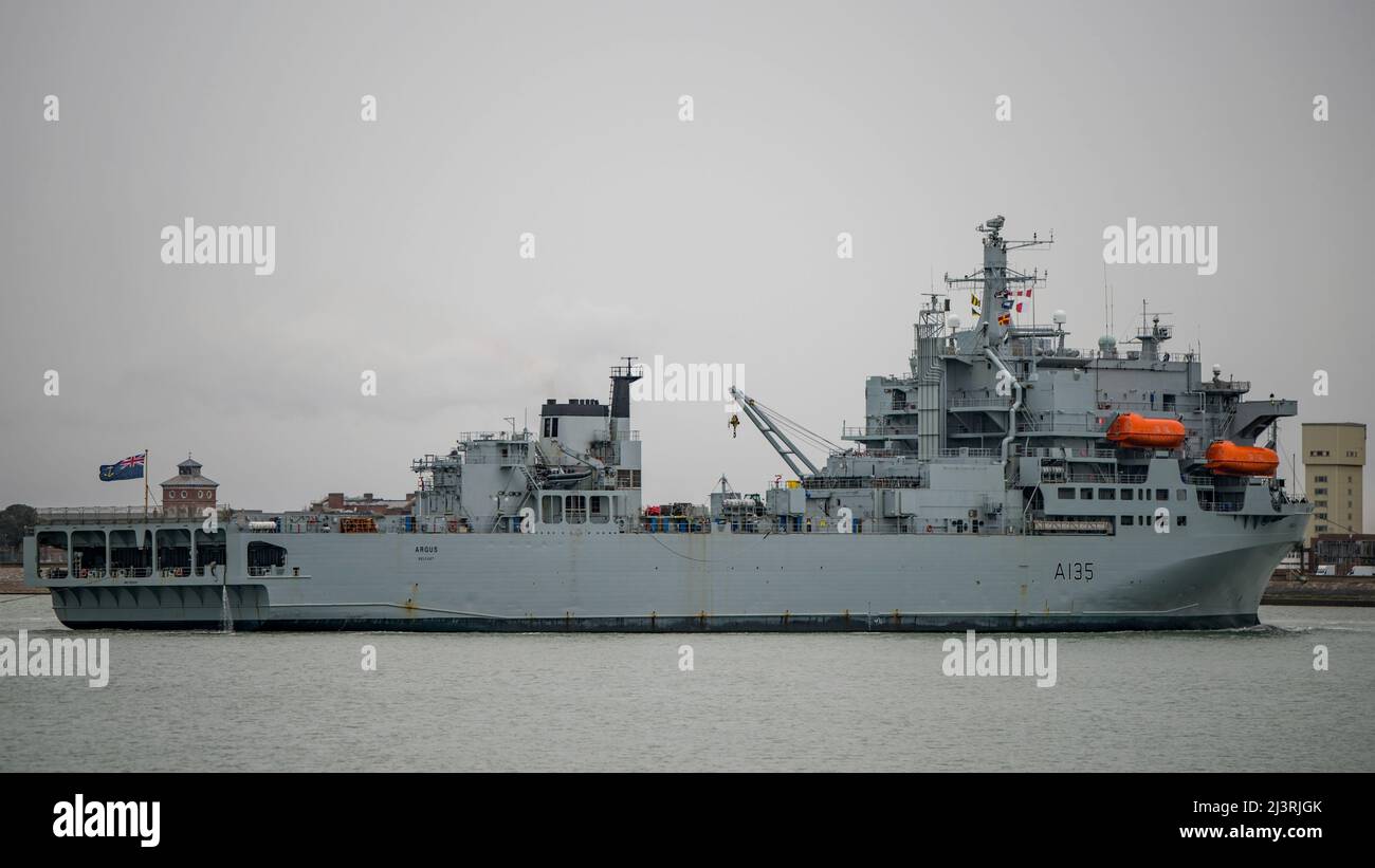 Le navire auxiliaire de la flotte royale RFA Argus (A135) est arrivé à Portsmouth (Royaume-Uni) le 8th avril 2022 pour une courte visite. Banque D'Images