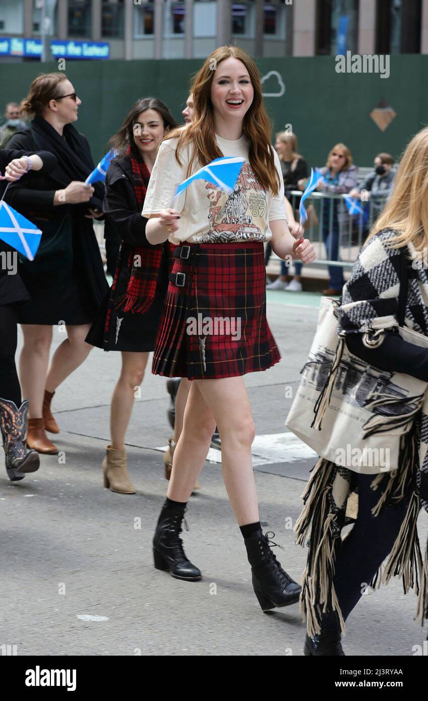 Sixth Avenue, New York, États-Unis, 09 avril 2022 - l'actrice et grand maréchal Karen Gillan, lors de la parade du jour du tartan 2022 à New York. Photo: Crédit PHOTO Luiz Rampelotto/EuropaNewswire OBLIGATOIRE. Banque D'Images