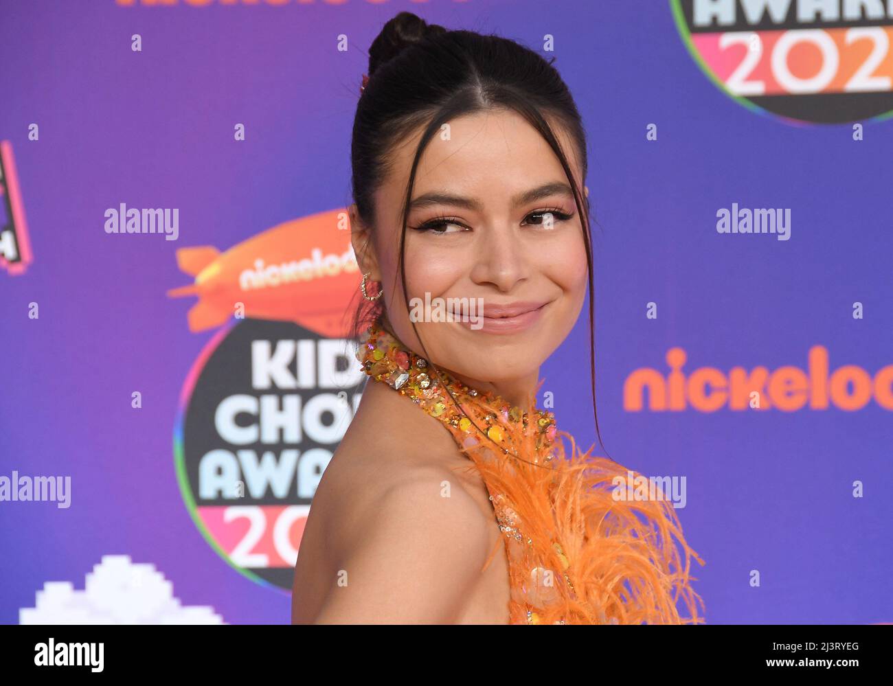Miranda Cosgrove arrive aux prix Nickelodeon Kid's Choice 2022 qui se tiennent au Barker Hangar de Santa Monica, CA, le samedi 9 avril 2022. (Photo de la Sathanlee B. Mirador/Sipa USA) Banque D'Images