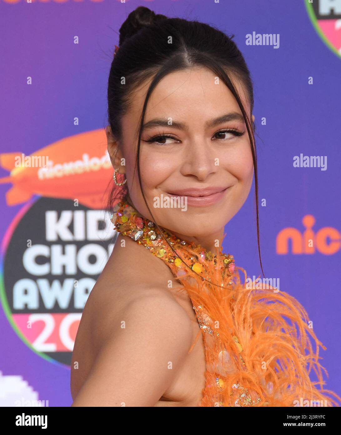 Los Angeles, États-Unis. 09th avril 2022. Miranda Cosgrove arrive aux prix Nickelodeon Kid's Choice 2022 qui se tiennent au Barker Hangar de Santa Monica, CA, le samedi 9 avril 2022. (Photo par Sthanlee B. Mirador/Sipa USA) crédit: SIPA USA/Alay Live News Banque D'Images