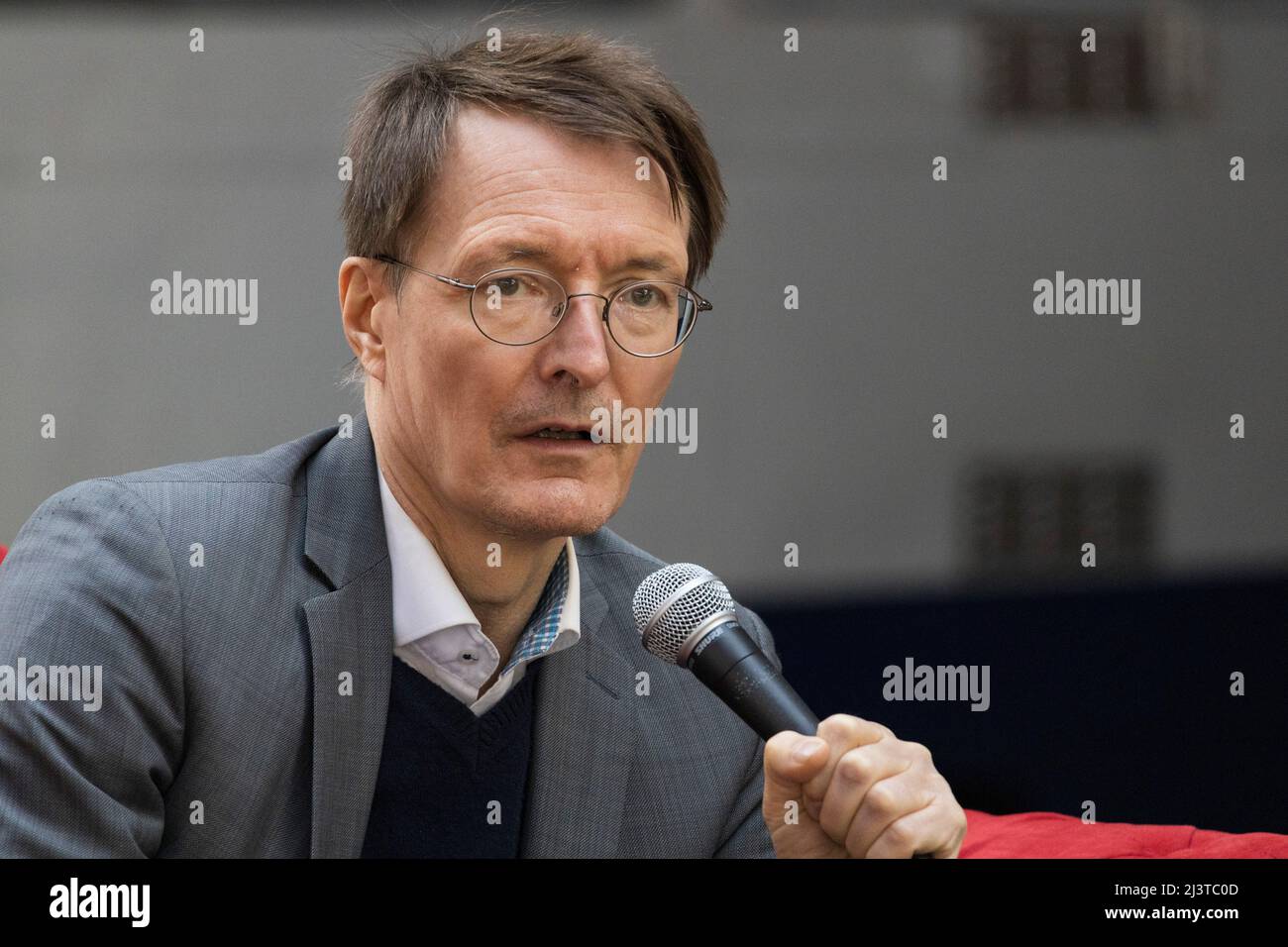 Mülheim an der Ruhr, Allemagne, 9 avril 2022. Campagne électorale du SPD pour l'élection de l'Etat NRW 2022. Karl Lauterbach, secrétaire à la Santé, participe au festival de la santé du SPD à l'Alte Dreherei Banque D'Images Mülheim an der Ruhr, Allemagne, 9 avril 2022. Campagne électorale du SPD pour l'élection de l'Etat NRW 2022. Karl Lauterbach, secrétaire à la Santé, participe au festival de la santé du SPD à l'Alte Dreherei Banque D'Images