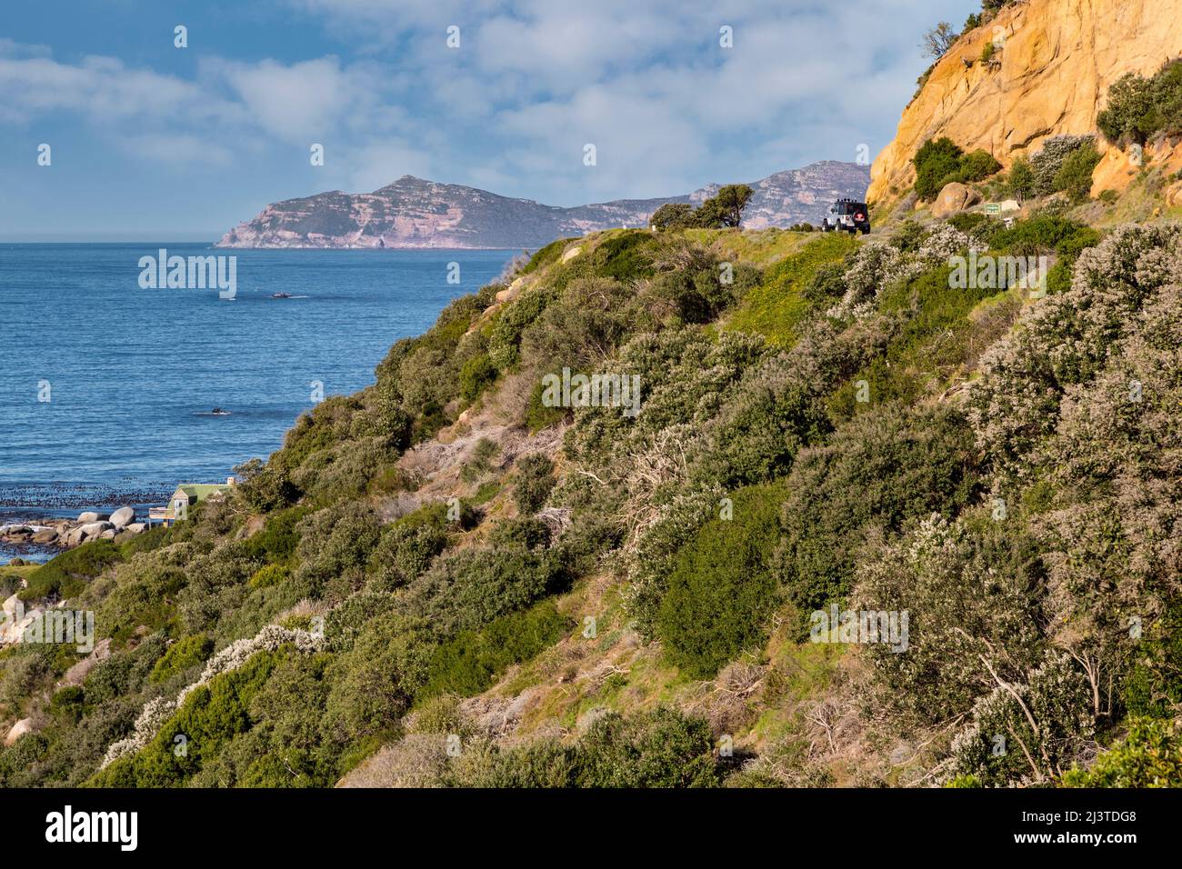 Afrique du Sud. En regardant vers Cape point, point le plus au sud-ouest du continent africain. FALSE Bay sur la gauche. Banque D'Images