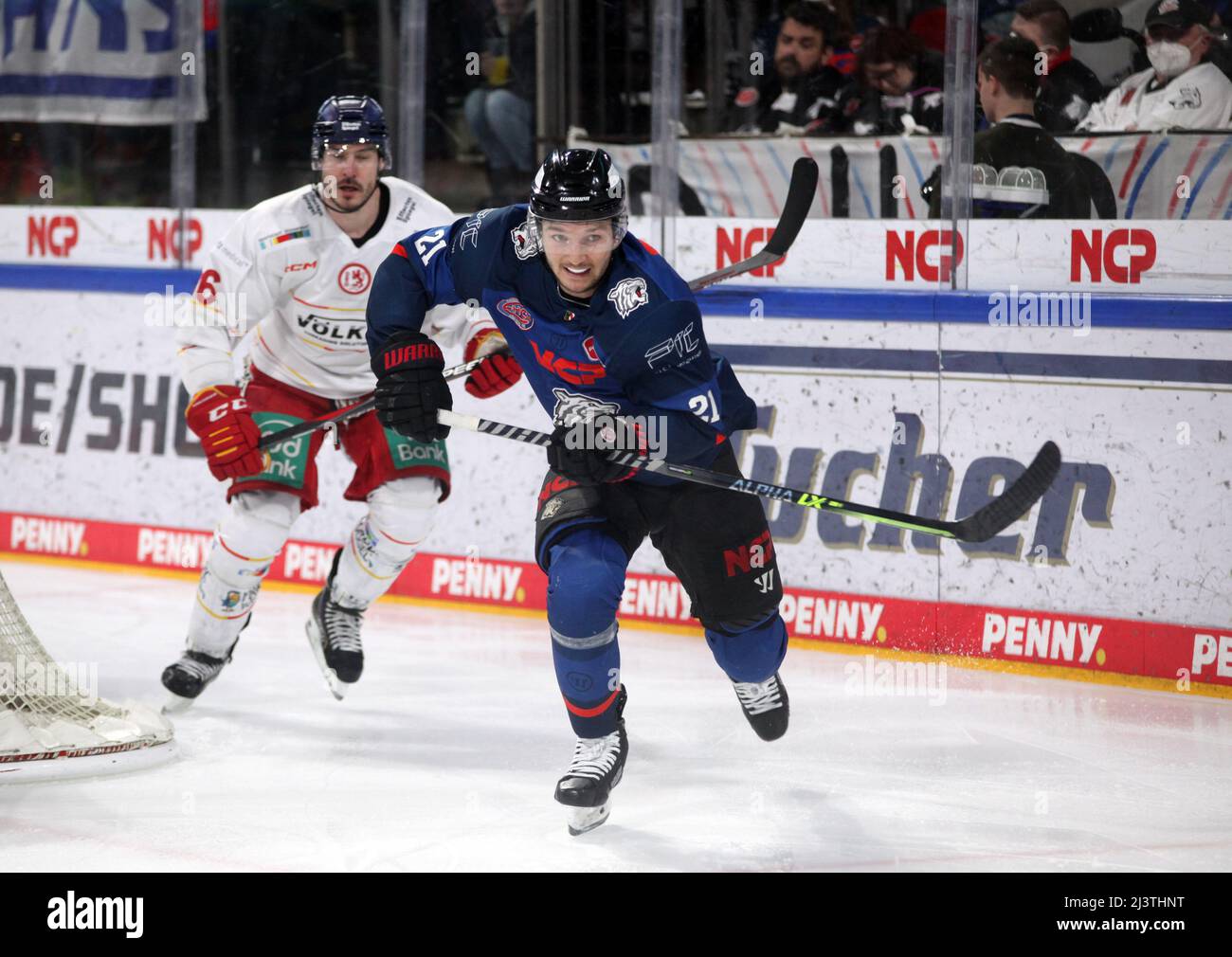 Nürnberg Ice Tigers spielen gegen die Düsseldorfer EG um den Einzug in die Playoffs in der saison 2021/22. Banque D'Images