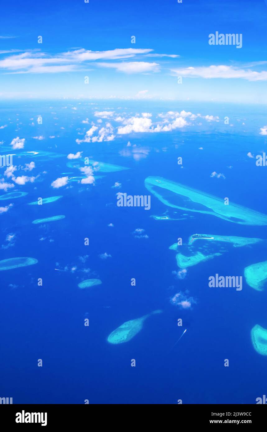 Vue aérienne de l'archipel des Maldives Atoll de Kaafu dans la mer de Laccadive, Océan Indien Banque D'Images