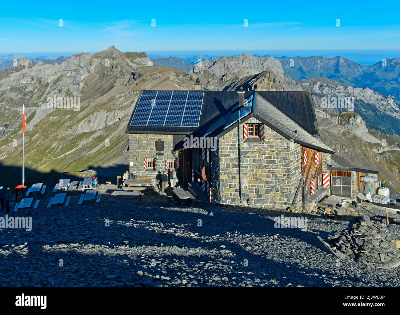 Refuge de montagne Blüemlisalphütte du Club alpin suisse, sac, Alpes bernoises, Kandersteg, Suisse Banque D'Images