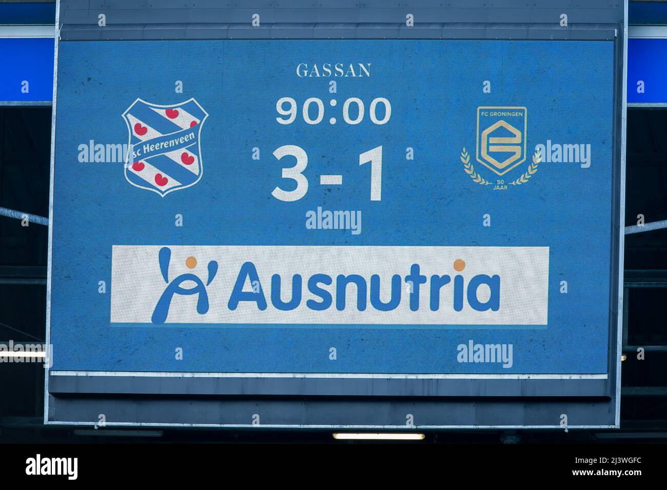 Heerenveen - Tableau de bord lors du match néerlandais Eredivisie entre sc Heerenveen et FC Groningen au stade Abe Lenstra, le 10 avril 2022 à Heerenveen, pays-Bas. ANP COR LASKER Banque D'Images